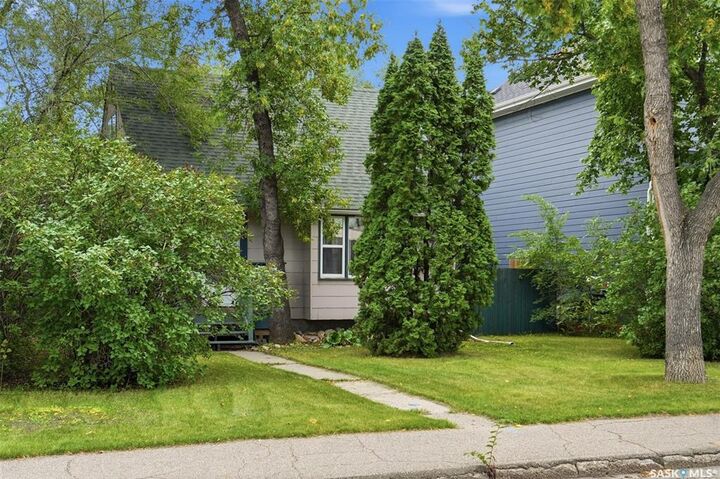 Property Photo:  1105 Oxford Street  SK S7K 0Y5 