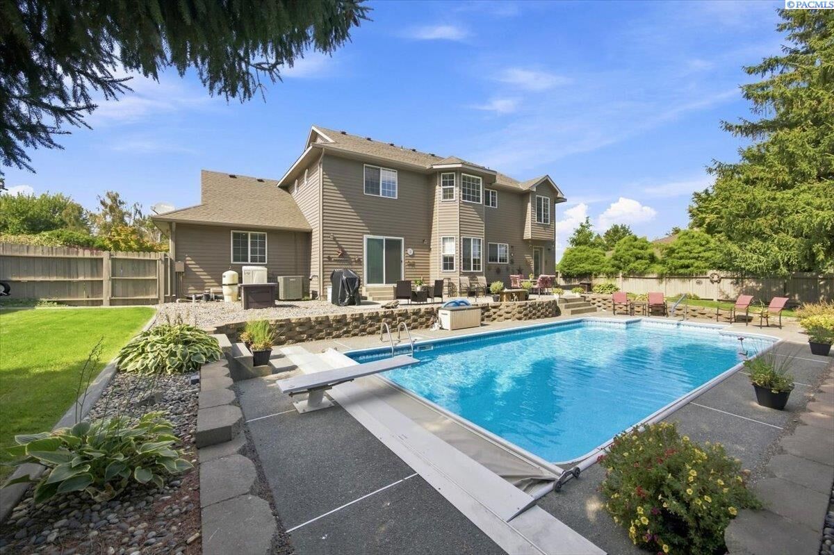 Property Photo: 2927 S Ledbetter Pl WA 99337