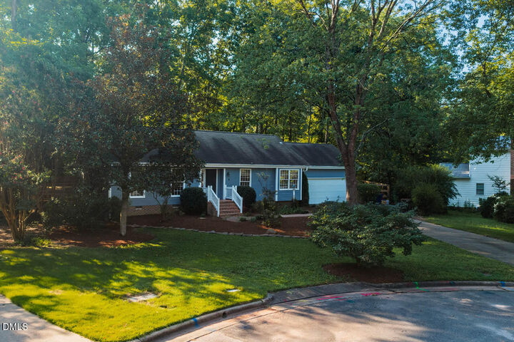 Property Photo:  9 Edgestone Place  NC 27517 