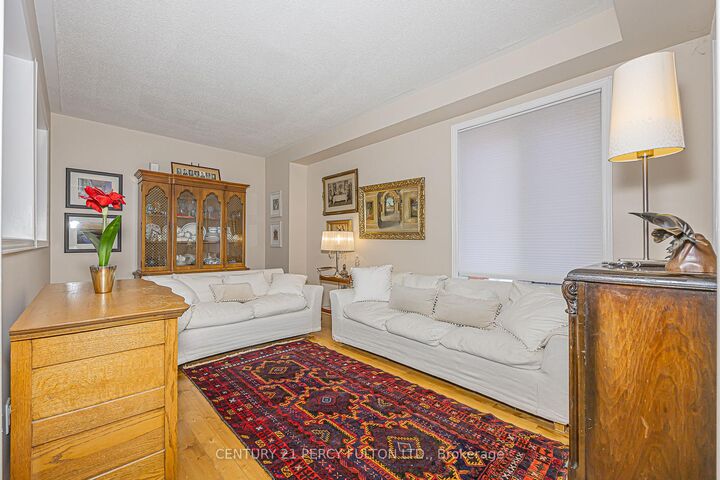 Property Photo: 84 Loraview Lane ON L4G 6N5