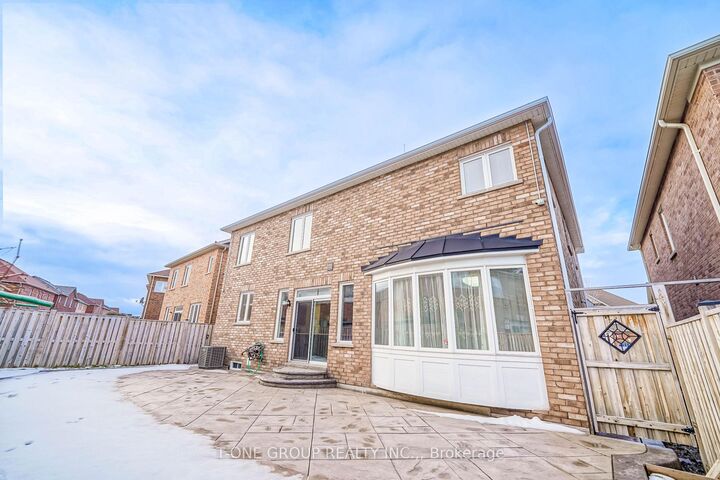 Property Photo:  3 Chokecherry Crescent  ON L6E 0J6 