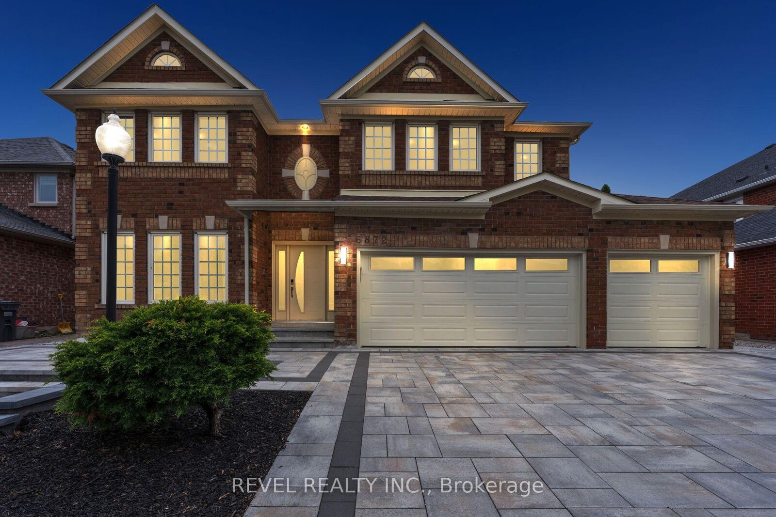 Property Photo: 6872 Round Leaf Court ON L5N 6X6