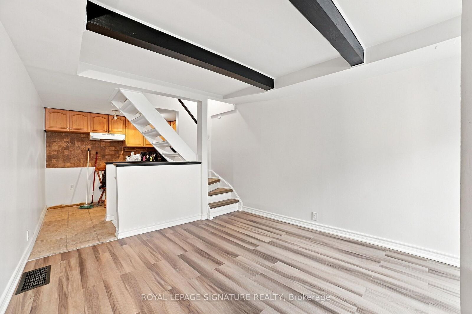 Property Photo:  325 Jarvis Street 18  ON M5B 2C2 