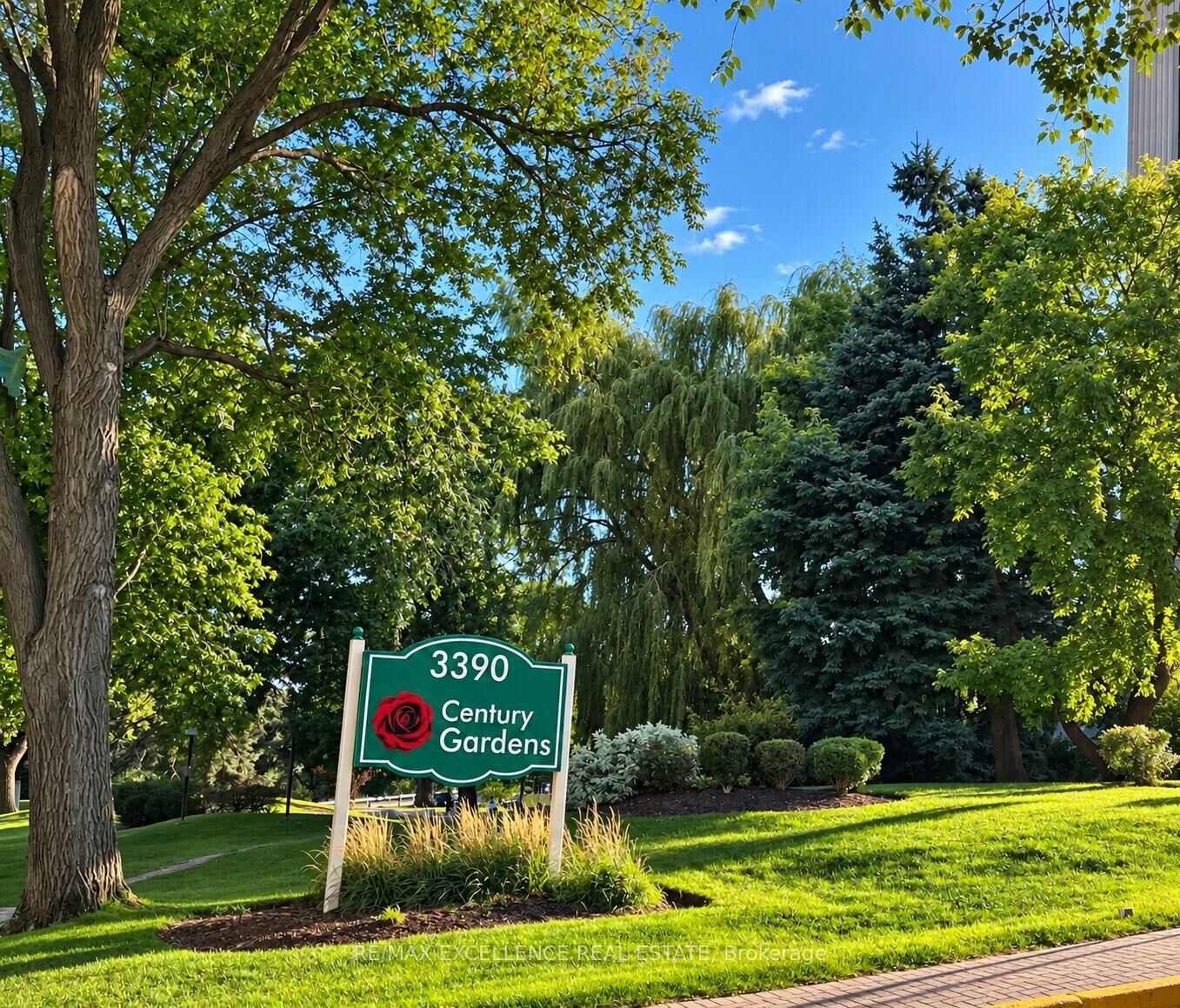 Property Photo:  3390 Weston Road 2105  ON M9M 2X3 
