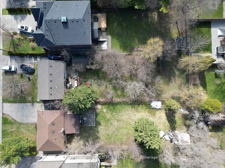 Property Photo:  96 Caines Avenue  ON M2R 2L3 