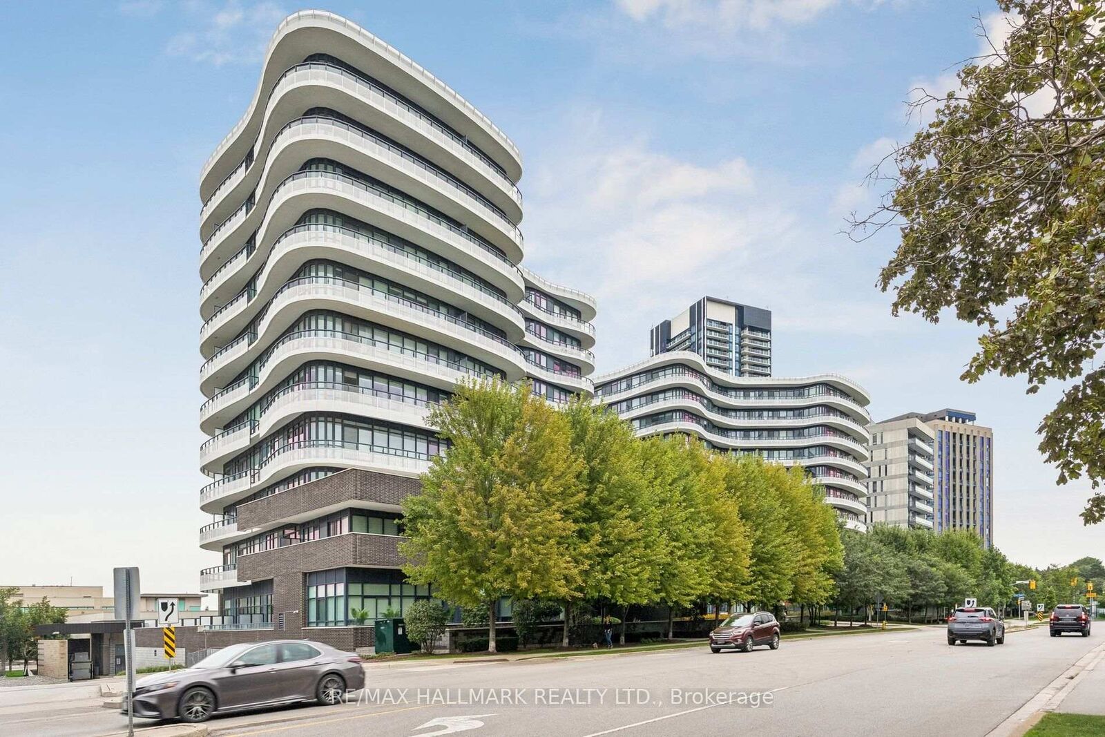 Property Photo:  99 The Donway N/A W 924  ON M3C 0N8 