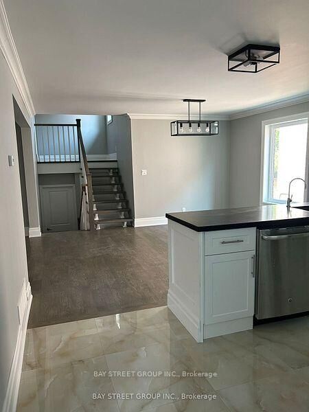 Property Photo:  2086 Pharmacy Avenue  ON M1W 1H8 