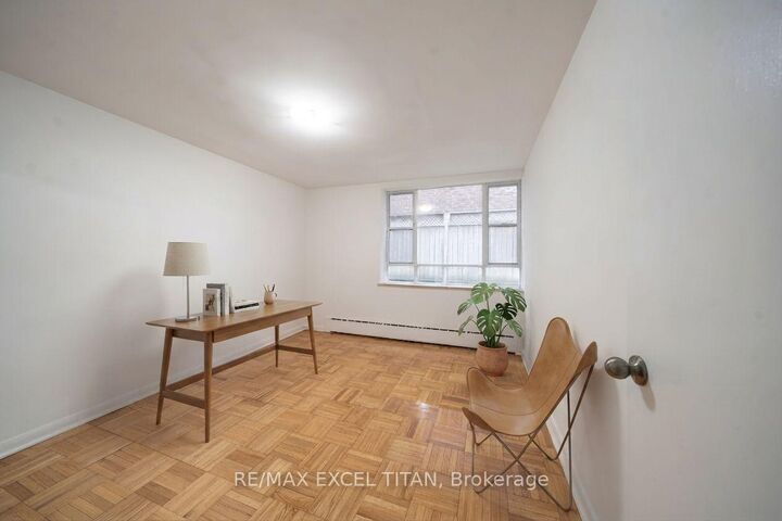 Property Photo:  77 Erskine Avenue 111  ON M4P 1Y5 