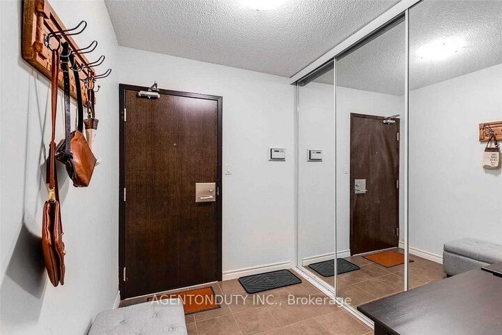 Property Photo:  25 The Esplanade N/A 1122  ON M5E 1W5 