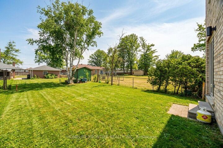 Property Photo: 75 Kirkwood Way Main ON L9J 0K7