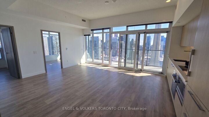 Property Photo:  1 Concord Cityplace Way 4801  ON M5V 0X3 