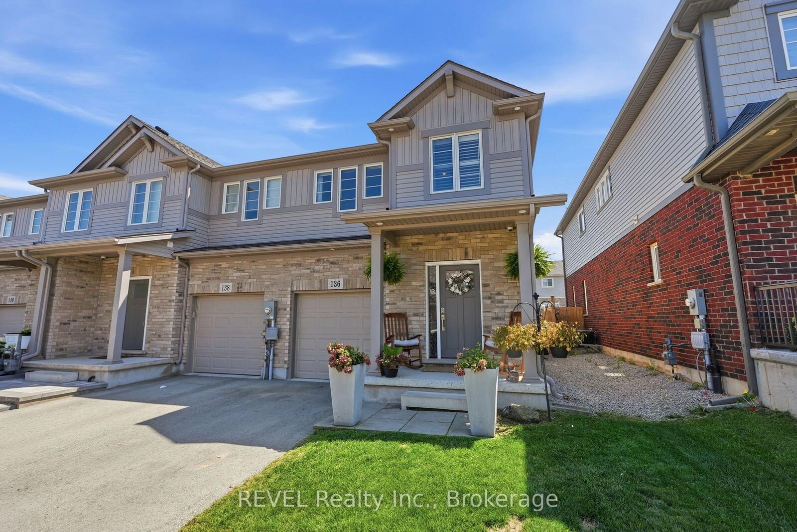 Property Photo: 136 Acacia Road ON L0S 1E6