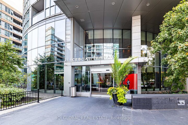 Property Photo:  21 Iceboat Terrace 1025  ON M5V 4A9 