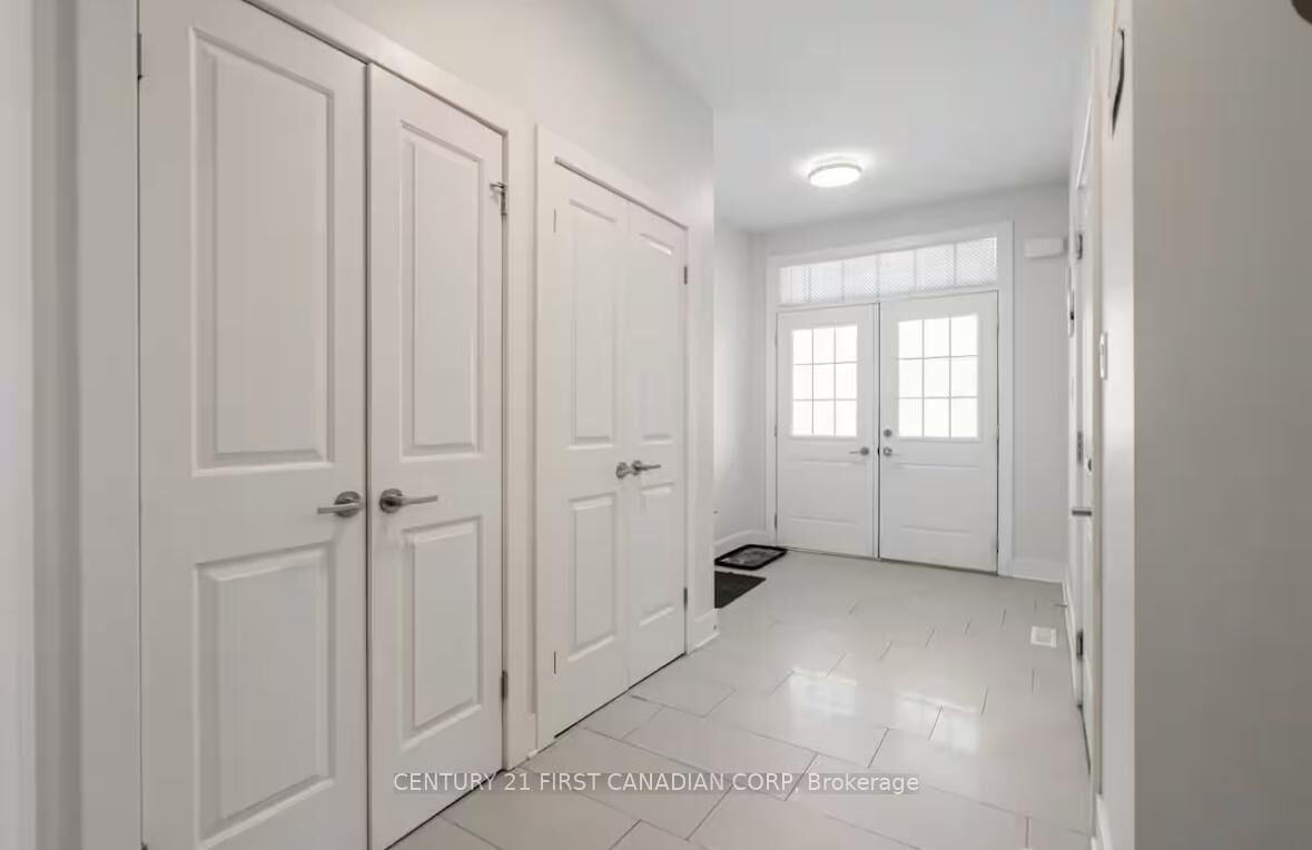Property Photo:  2619 Sheffield Boulevard Upper#11  ON N6M 0G4 