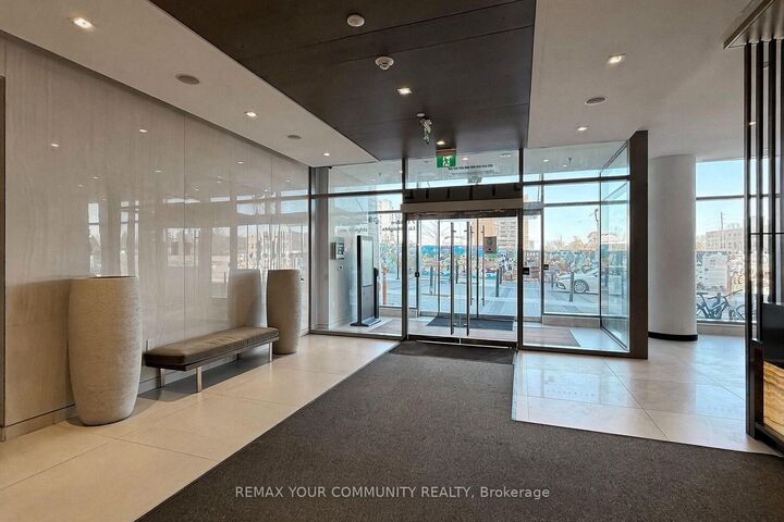 Property Photo:  7 Golden Lion Heights N1009  ON M2M 0C1 