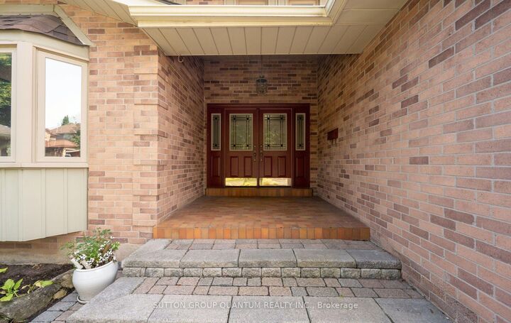 Property Photo:  1896 Stoneybrook Court  ON L5L 3W2 