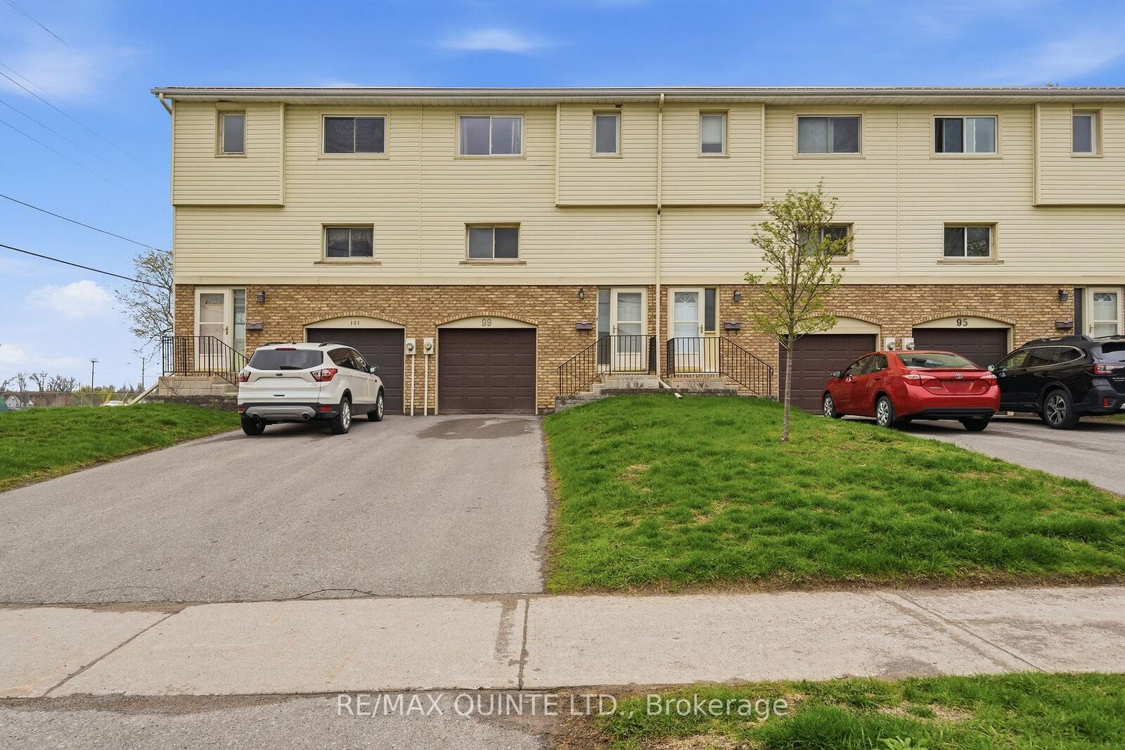 Property Photo:  99 Dunnett Boulevard 2  ON K8P 4M7 