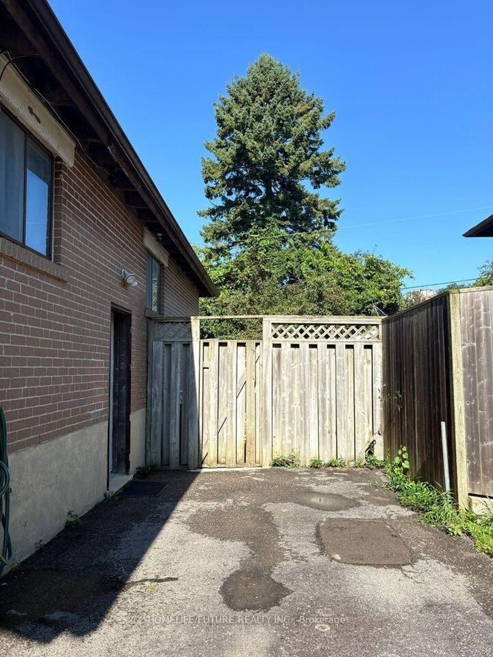 Property Photo:  868 Chapleau Drive Bsmt  ON L1W 1P4 