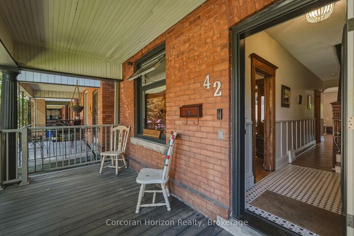Property Photo:  42 Nightingale Street  ON L8L 1R8 