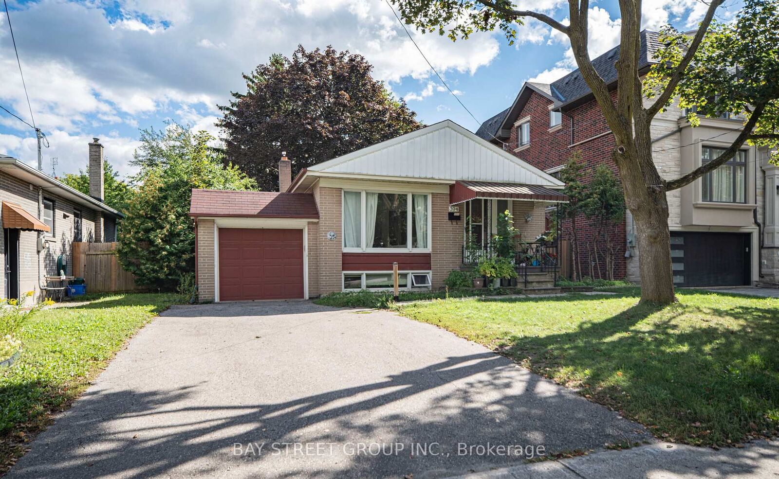 Property Photo:  394 Centre Street E Lower  ON L4C 1B7 