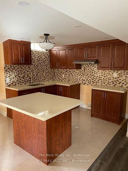 Property Photo:  101 Glenabbey Drive  ON L1E 2B6 