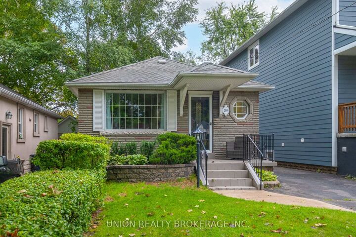 Property Photo:  269 Warden Avenue  ON M1N 2Z9 