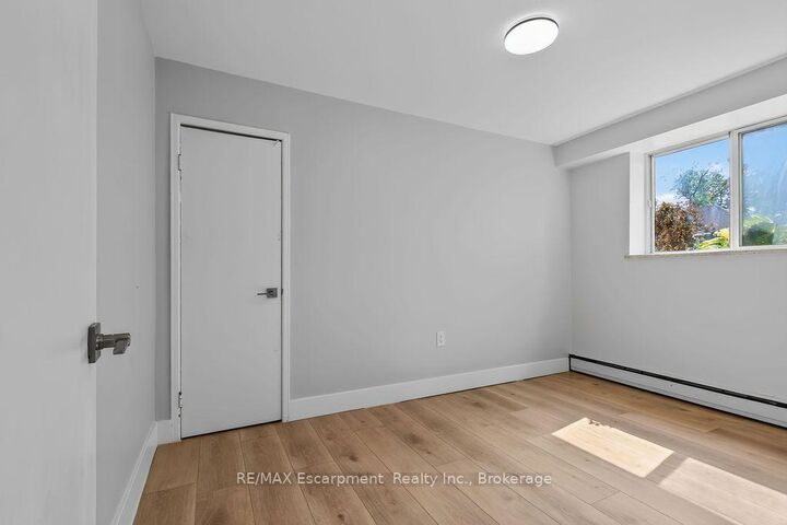 Property Photo:  2393 New Street 103  ON L7R 1K1 