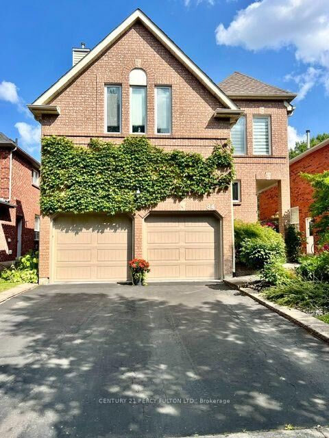 Property Photo:  84 Loraview Lane  ON L4G 6N5 