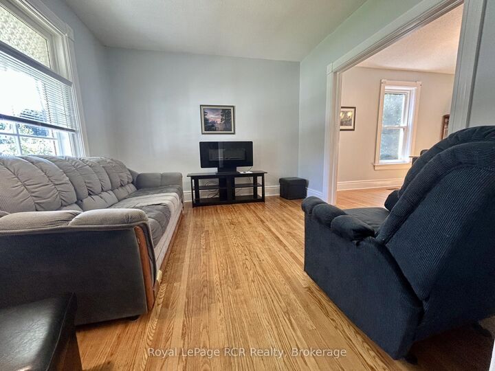 Property Photo:  962 7th Avenue E  ON N4K 2Y8 