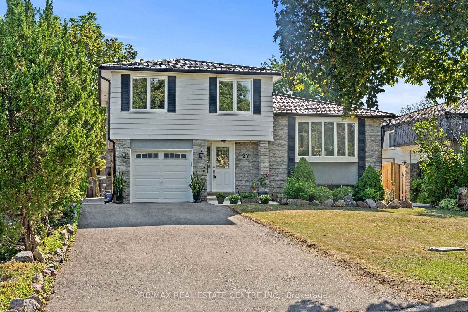 Property Photo:  27 Jefferson Road  ON L6S 2G6 