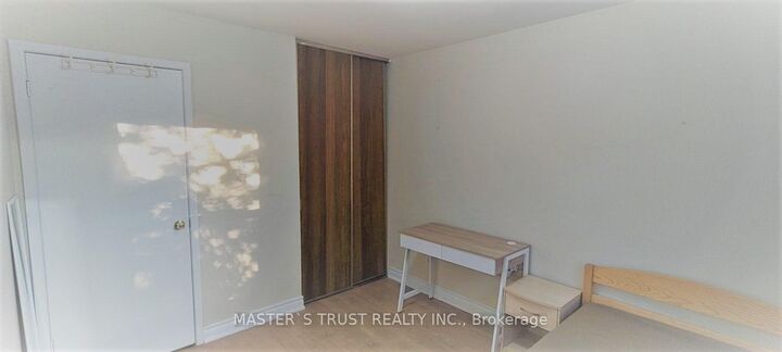 Property Photo:  95 Orsett Street Rm 2  ON L6H 2P1 