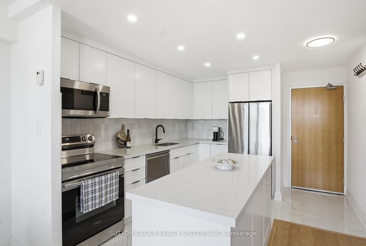 Photo de la propriété:  60 Southport Street 304  ON M6S 3N4 