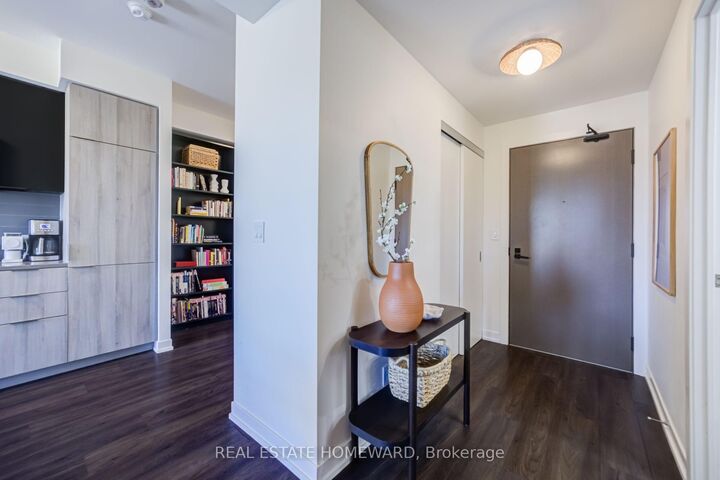 Property Photo:  223 St Clair Avenue W 309  ON M4V 1R3 