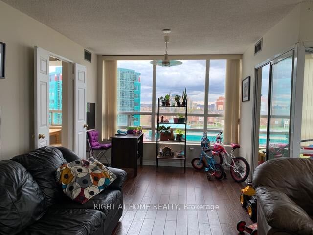 Property Photo: 50 Kingsbridge Garden Circle 811 ON L5R 1Y2