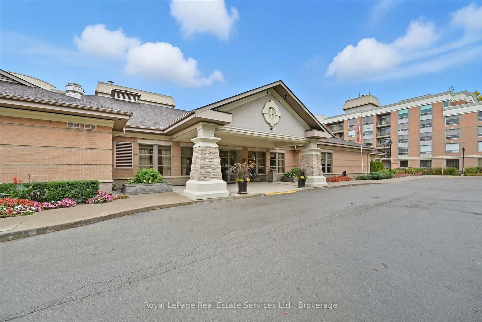 Property Photo:  100 Burloak Drive 1510  ON L7L 6P6 