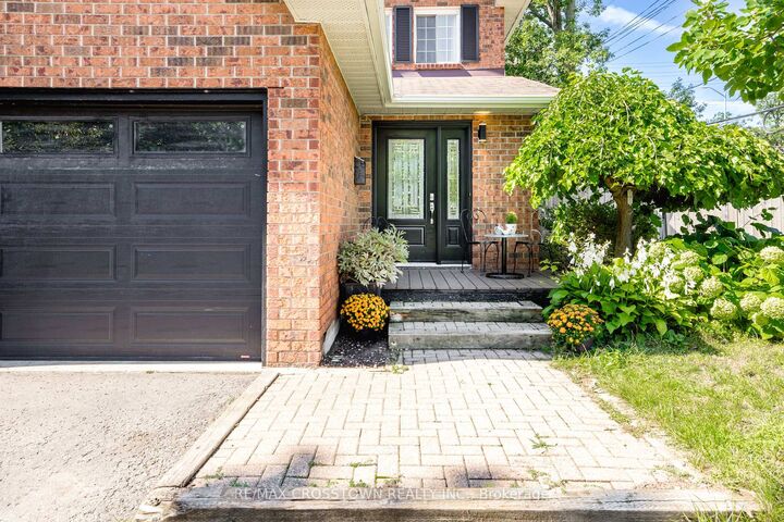 Property Photo:  63 Oakridge Drive  ON L4N 5N6 