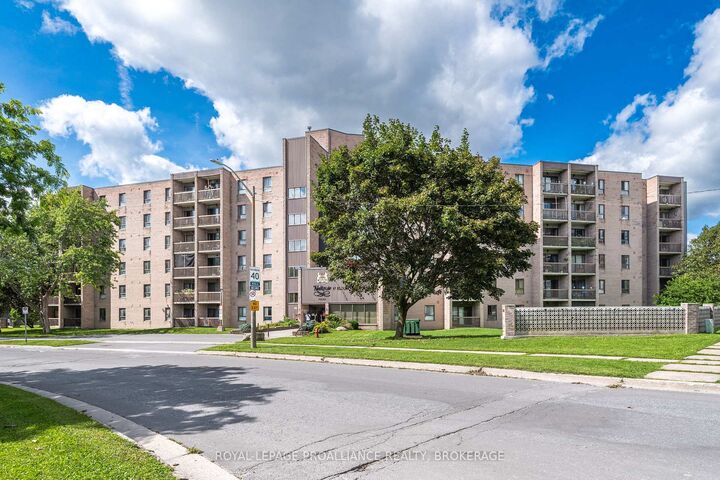 Property Photo:  17 Eldon Hall Place 112  ON K7M 7H5 