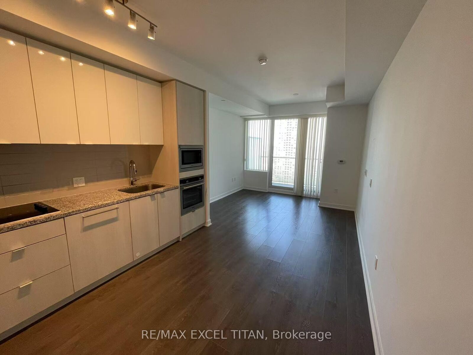 Property Photo:  115 Blue Jays Way 3809  ON M5V 0N4 