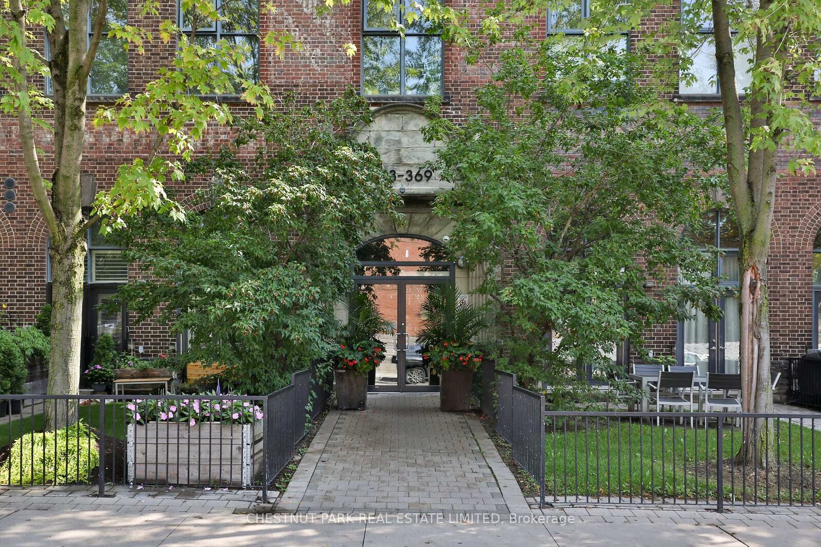 Property Photo:  369 Sorauren Avenue 414  ON M6R 3C2 