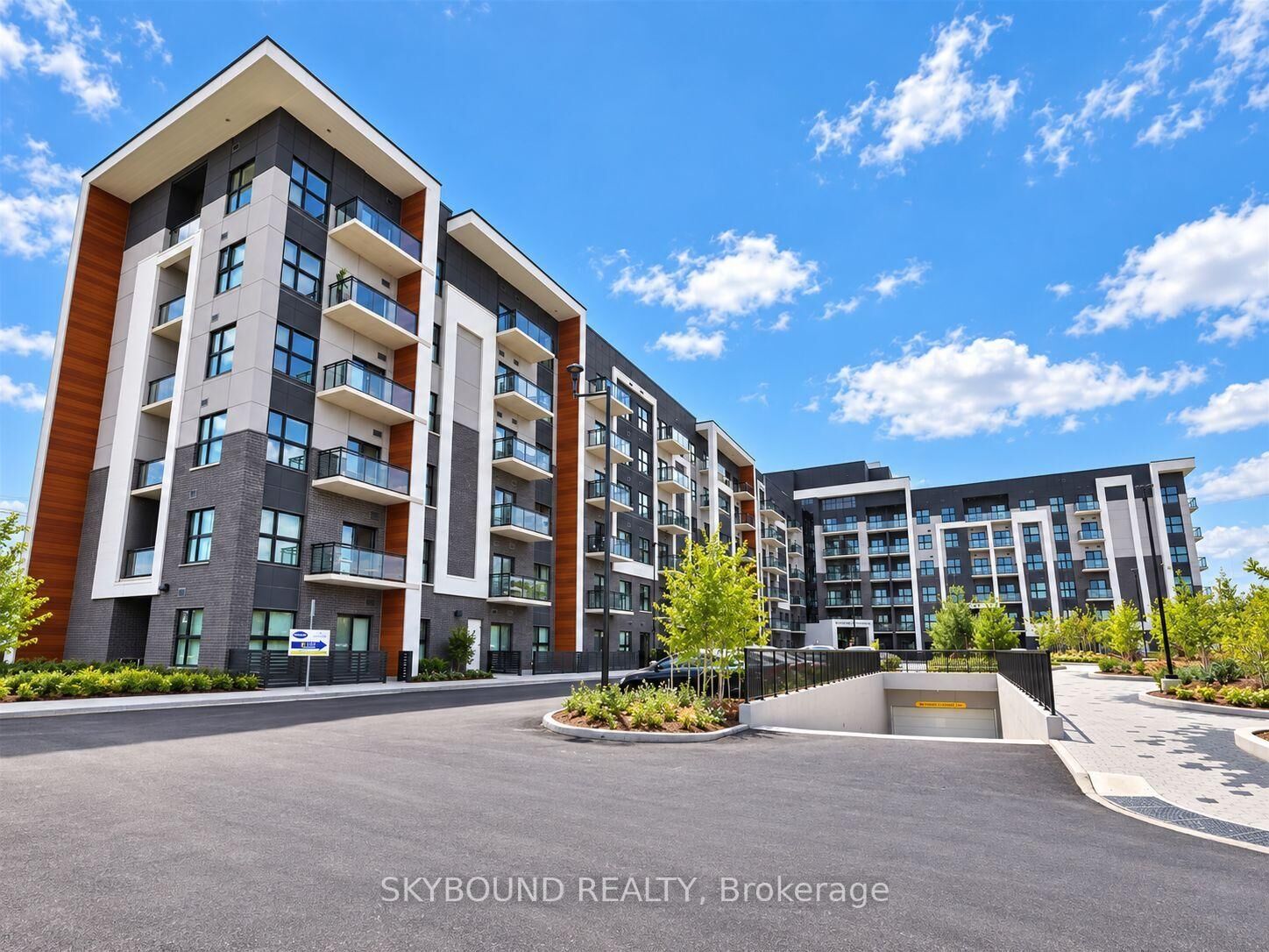 Property Photo:  128 Grovewood Common N/A 605  ON L6H 0X3 