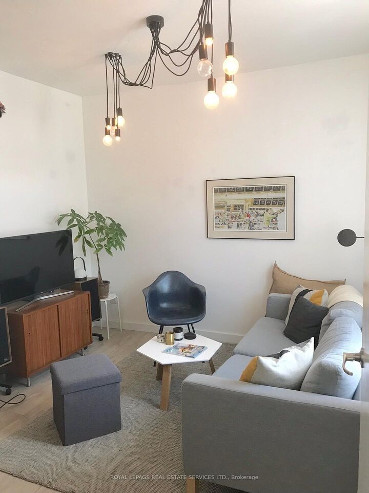 Property Photo:  840 Ossington Avenue  ON M6G 3V1 