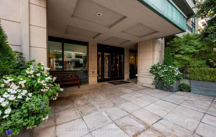 Property Photo:  20 Scrivener Square 418  ON M4W 3X9 