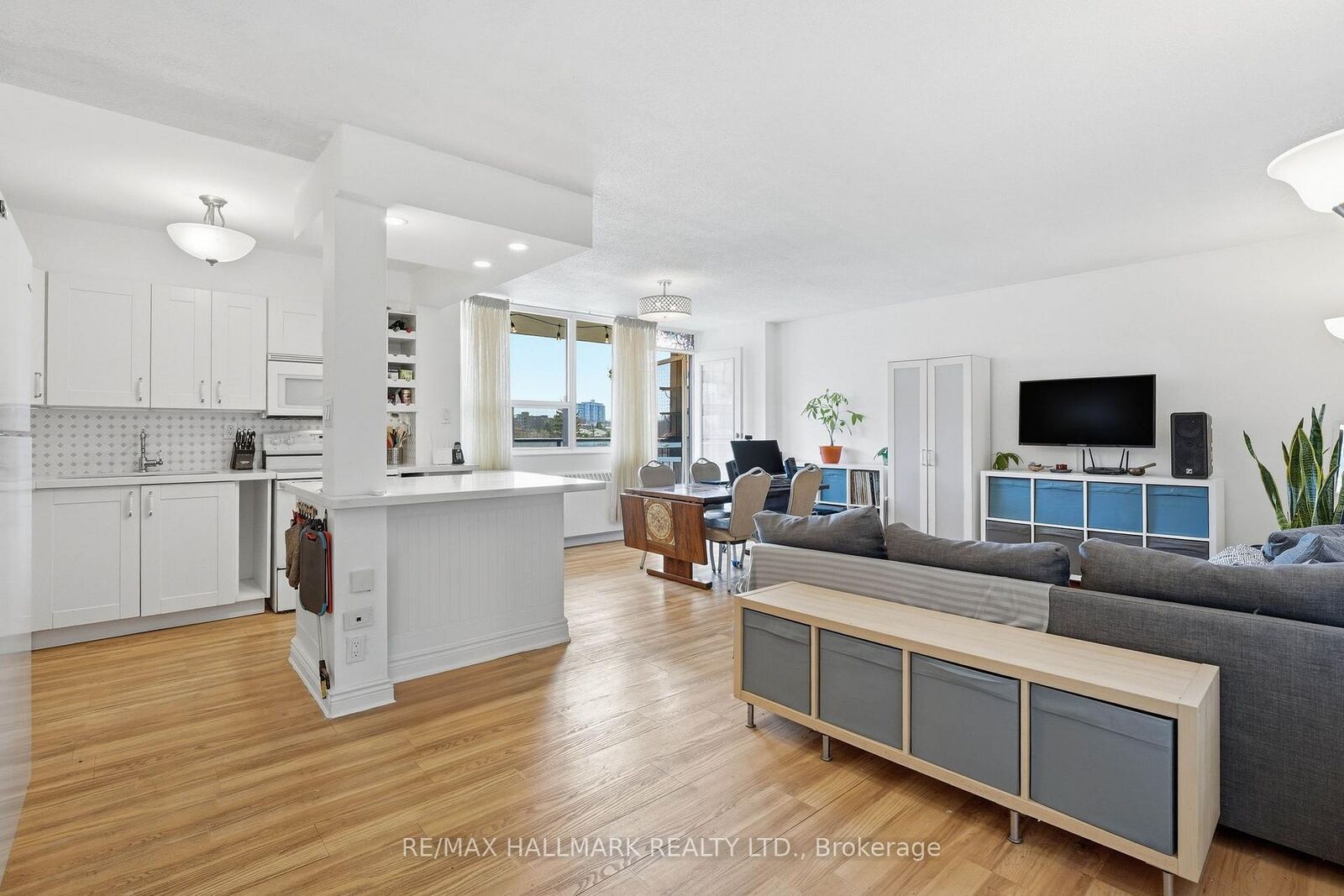 Property Photo:  180 Markham Road 503  ON M1M 2Z9 