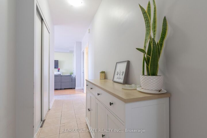 Property Photo:  1415 Lawrence Avenue W 406  ON M6L 1A9 