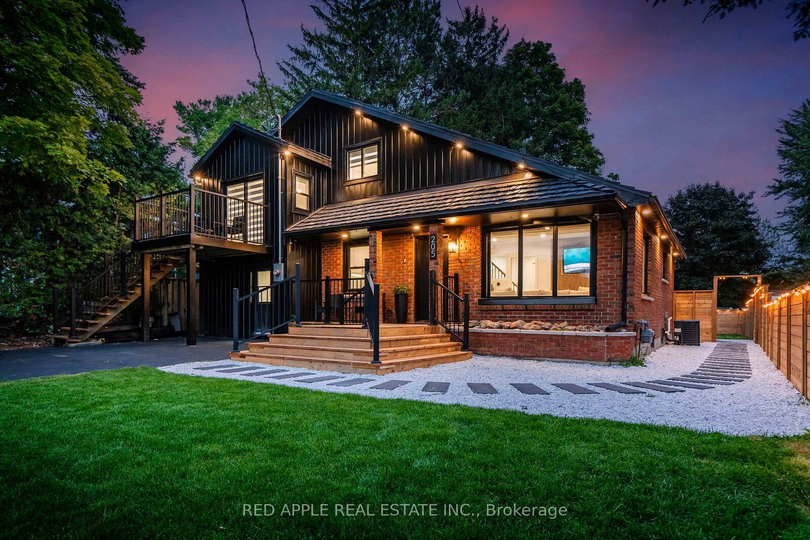 Property Photo:  205 Hoyt Avenue  ON L0K 2A0 