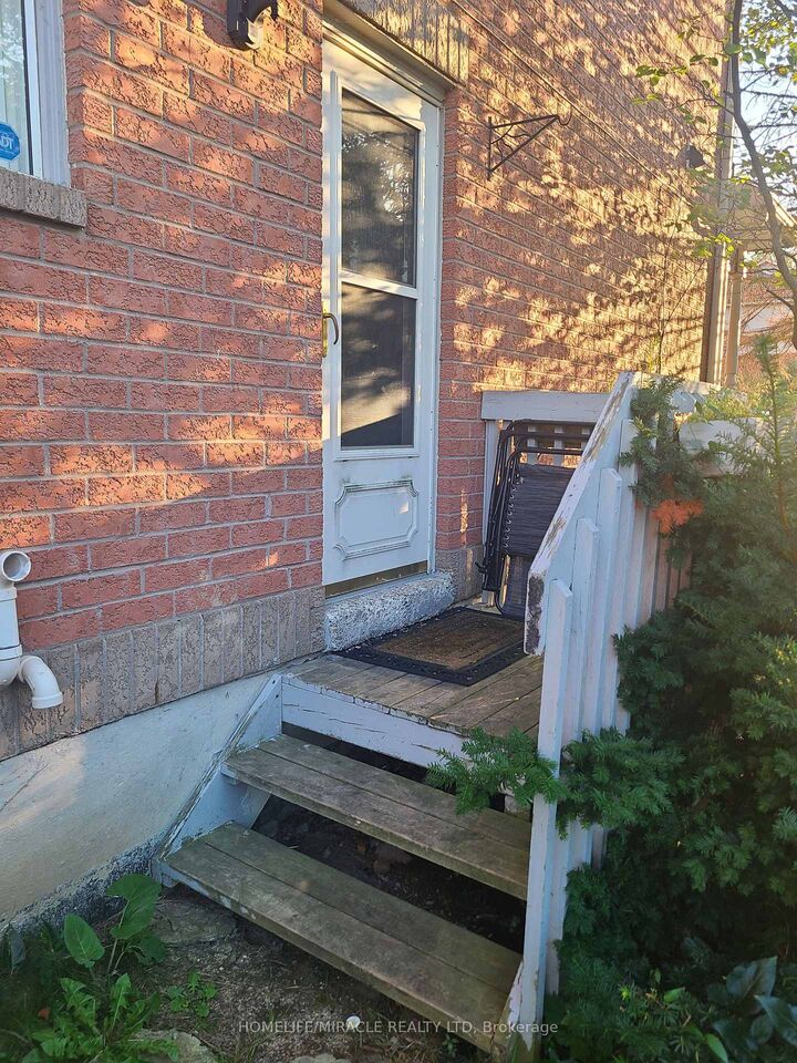 Property Photo:  1867 Kingston Road 23 Bsmt  ON L1V 6Z4 