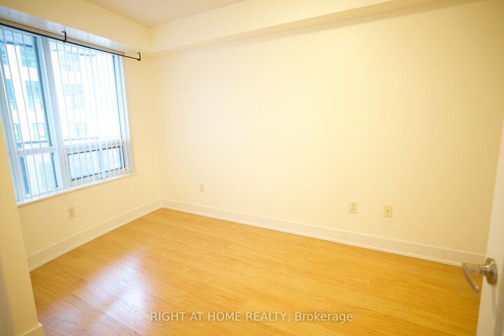 Property Photo: 20 Blue Jays Way N/A ON M5V 3T3