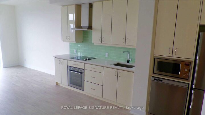 Property Photo:  75 The Donway N/A W 807  ON M3C 2E9 