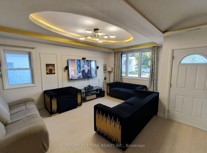 Property Photo:  127 Wellington Street E  ON N7M 3P2 