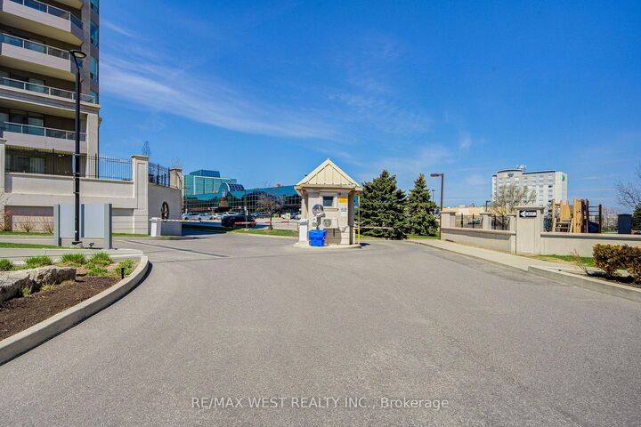 Property Photo: 9017 Leslie Street 317 ON L4B 4R8